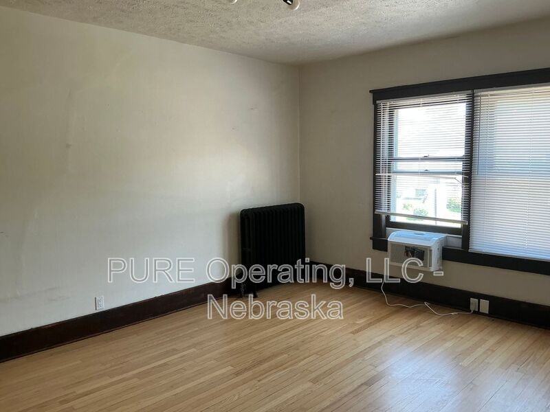 120 N 6th St #G - Photo 3 of 17