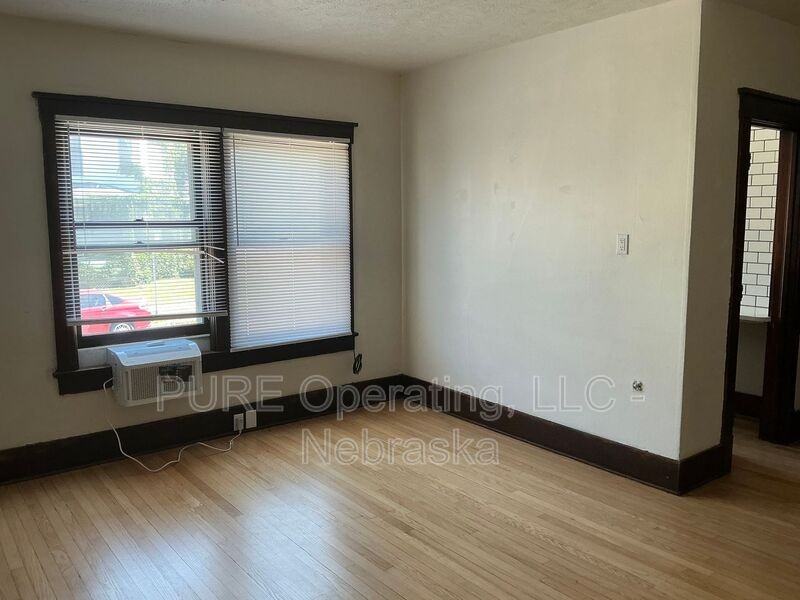 120 N 6th St #G - Photo 4 of 17