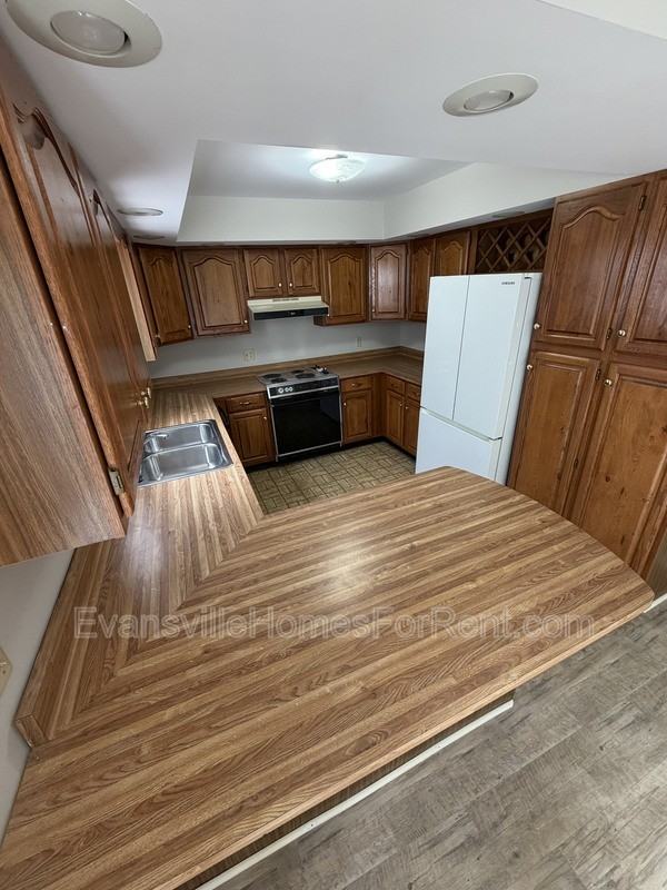 400 S Bosse Ave - Photo 5 of 12