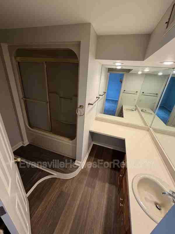 400 S Bosse Ave - Photo 6 of 12