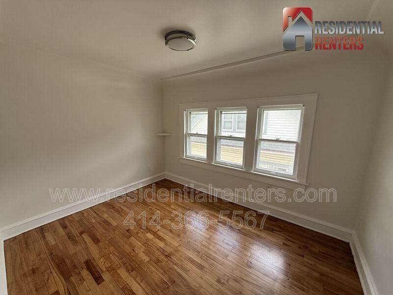 3031 N 60th St - Photo 3 of 8
