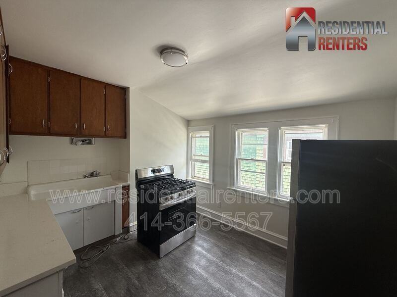 3031 N 60th St - Photo 6 of 8