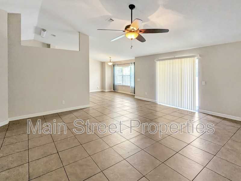 734 Marlinspike Dr - Photo 4 of 31