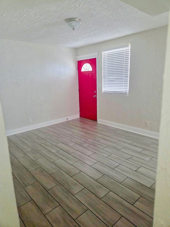 **Discover Your New Home at Our Quadplex Units in Jacksonville!** - Photo 4 of 9