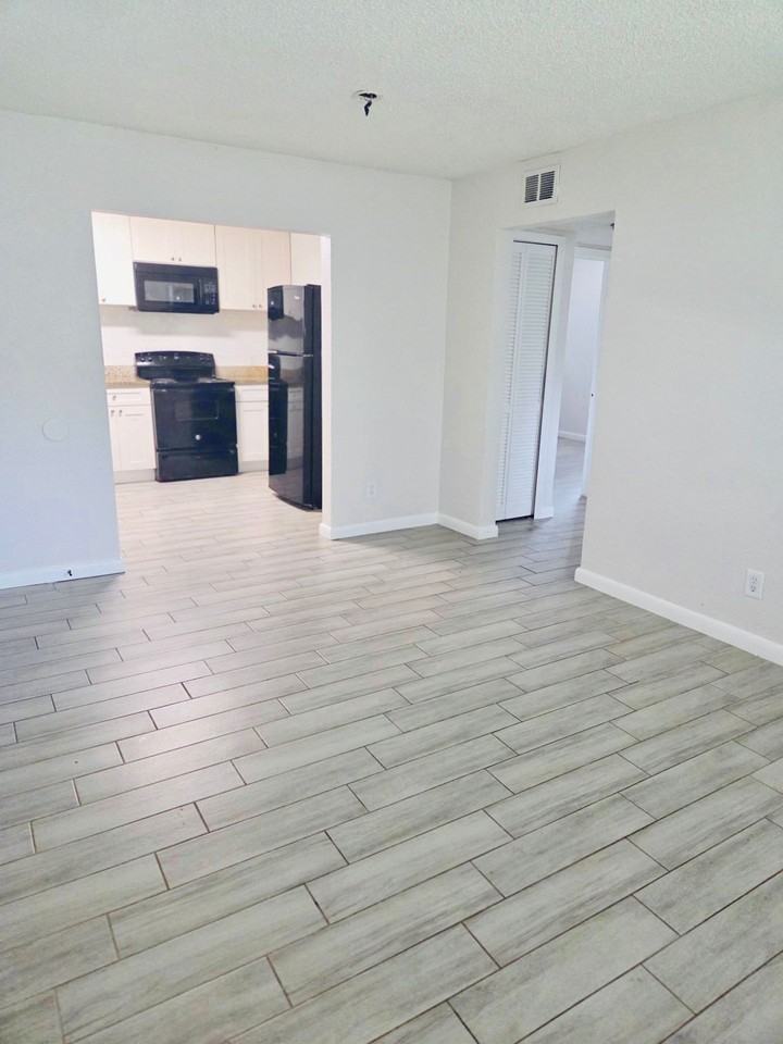 **Discover Your New Home at Our Quadplex Units in Jacksonville!** - Photo 5 of 9