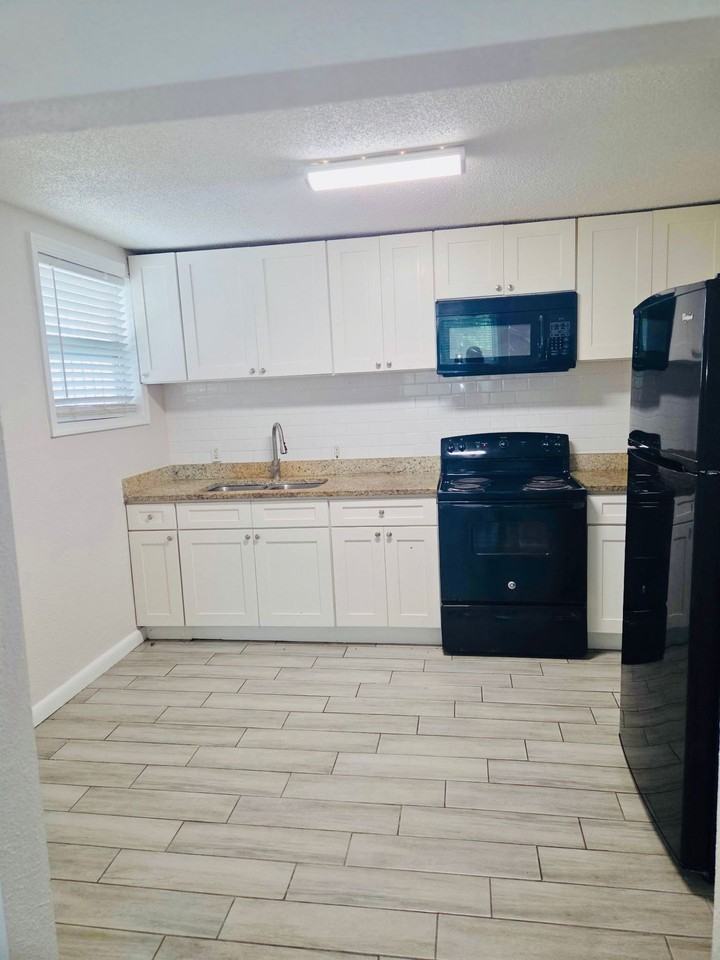 **Discover Your New Home at Our Quadplex Units in Jacksonville!** - Photo 6 of 9