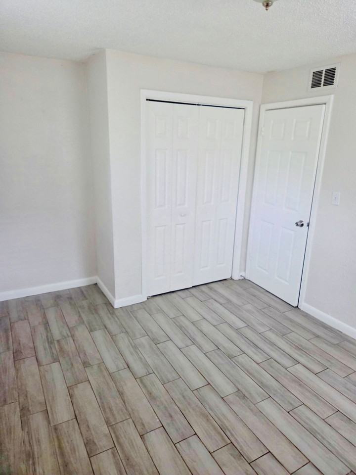 **Discover Your New Home at Our Quadplex Units in Jacksonville!** - Photo 7 of 8