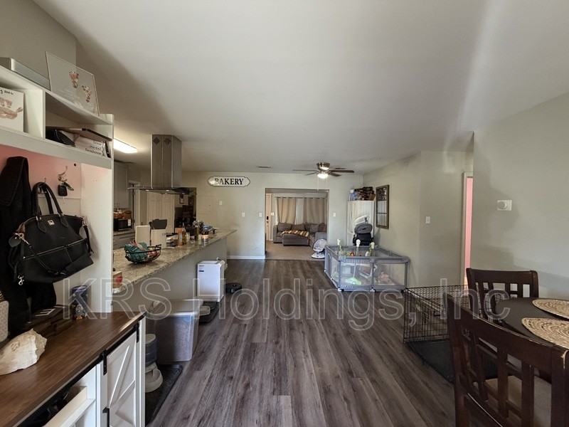 617 De Laura Cir - Photo 2 of 12