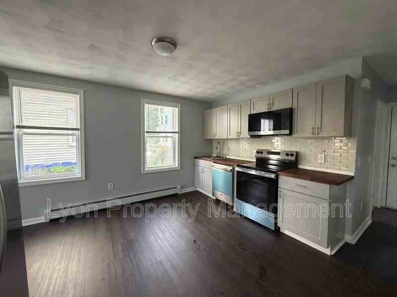 328 Douglas Ave #1stFL