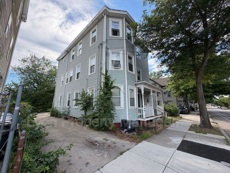 328 Douglas Ave #1stFL - Photo 3 of 10