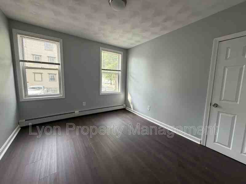 328 Douglas Ave #1stFL - Photo 5 of 10