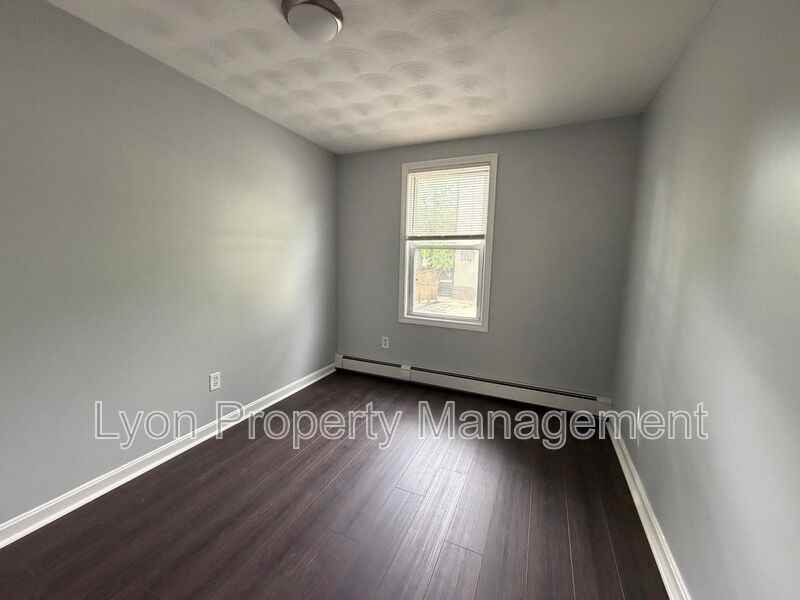 328 Douglas Ave #1stFL - Photo 6 of 10