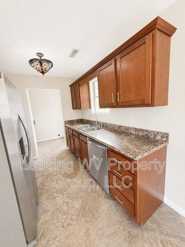 304 1st St - Photo 4 of 11