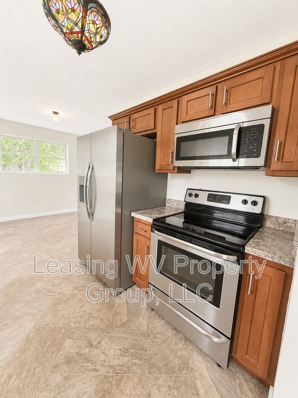 304 1st St - Photo 5 of 11