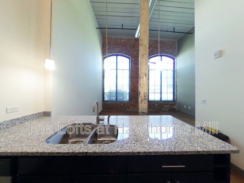 1101 Hawthorne Ln #260 - Photo 3 of 10