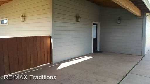 284 Pine St - Photo 3 of 22