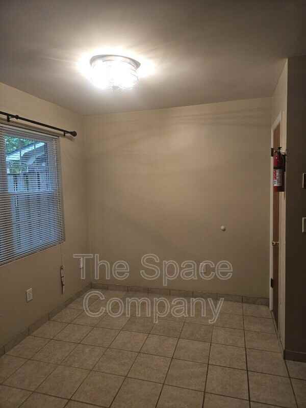 262 Fleming Rd #B - Photo 3 of 8
