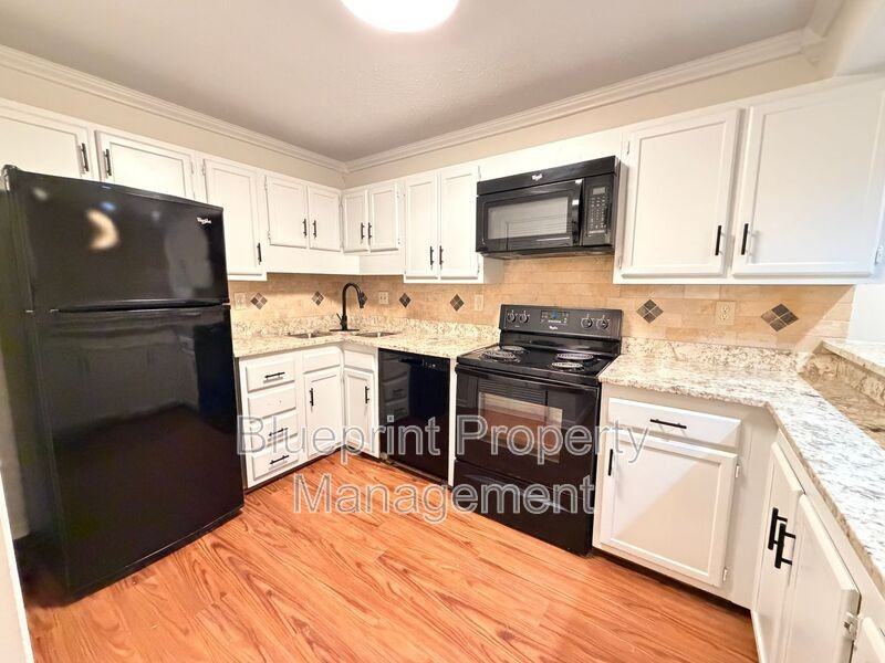 1901 16th Ave S #B - Photo 2 of 14