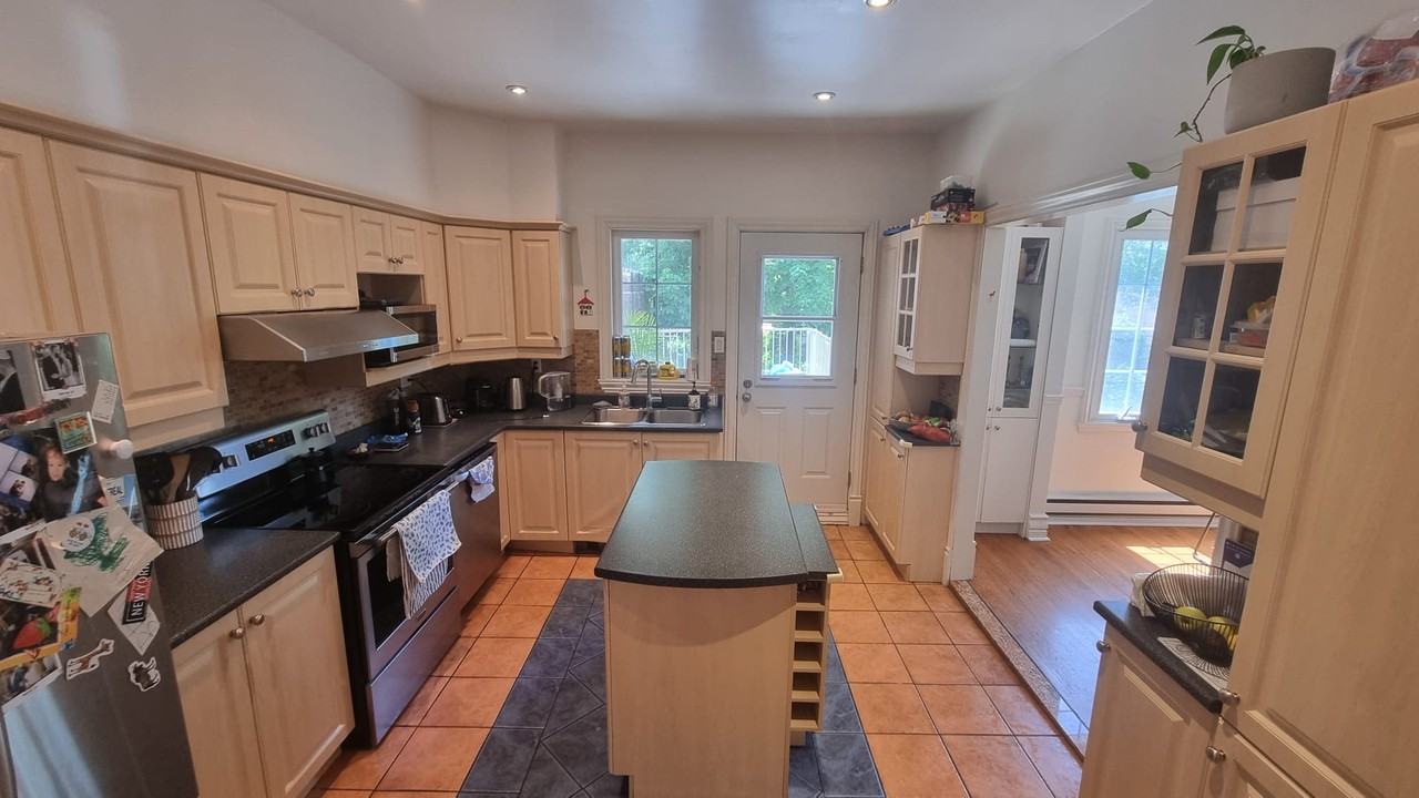 4570 Avenue Royal - Photo 5 of 25