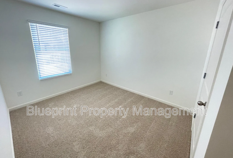 229 Chelsea Park Cir - Photo 5 of 18