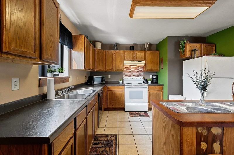 1160 Schabow St - Photo 3 of 11