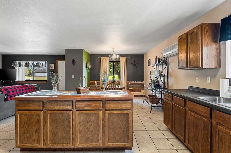 1160 Schabow St - Photo 4 of 11