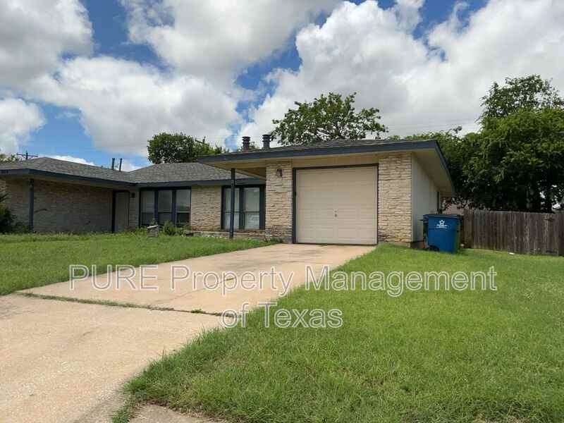 604 Country Aire Dr #B - Photo 3 of 28
