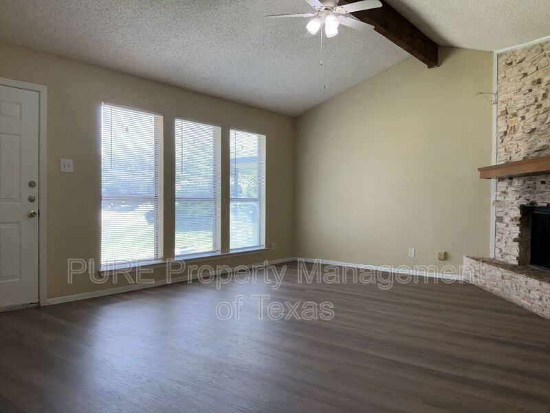 604 Country Aire Dr #B - Photo 4 of 28