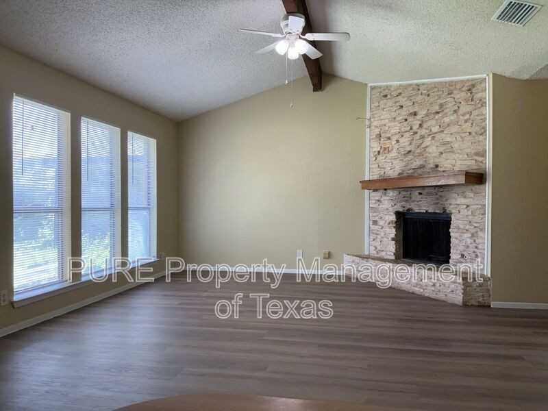 604 Country Aire Dr #B - Photo 5 of 28