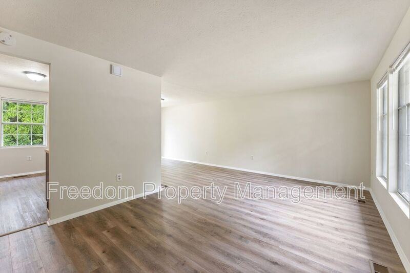 2516 Tabor Ct - Photo 7 of 40