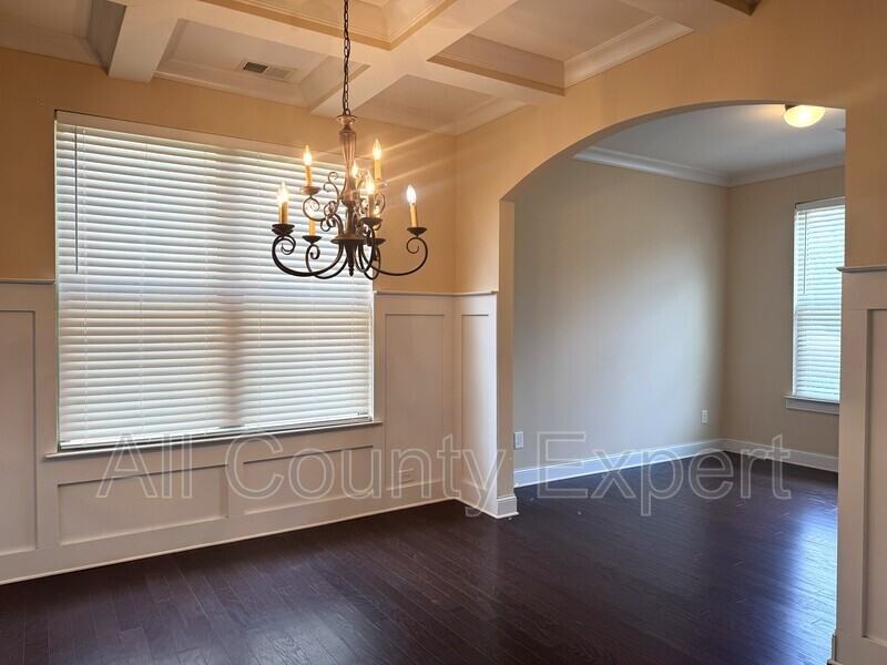 5065 Rialto Way - Photo 3 of 30
