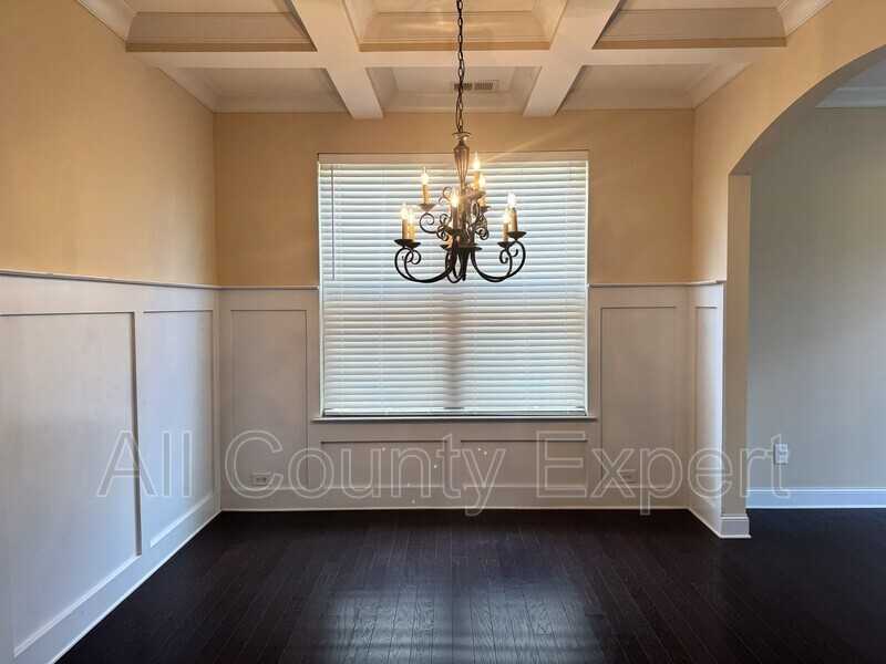 5065 Rialto Way - Photo 4 of 30