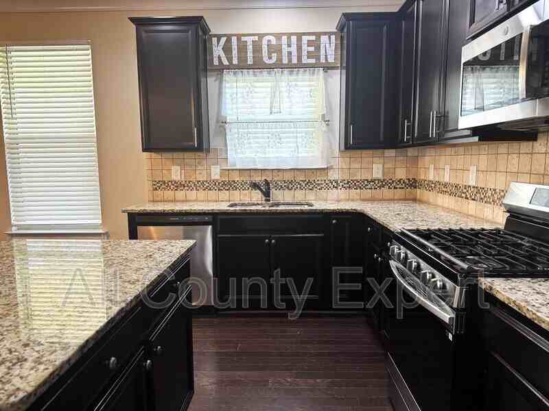 5065 Rialto Way - Photo 7 of 30