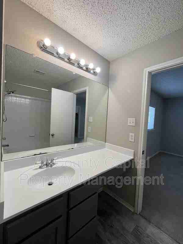 2606 Stapleford Dr - Photo 3 of 12