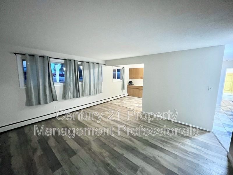 11832-105 Street Nw #101 - Photo 2 of 13