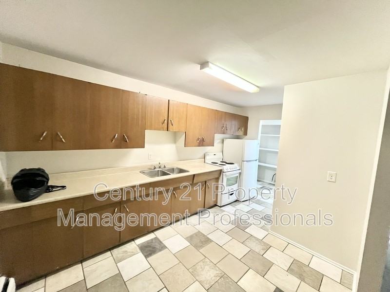 11832-105 Street Nw #101 - Photo 5 of 13