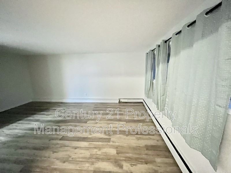 11832-105 Street Nw #101 - Photo 6 of 13