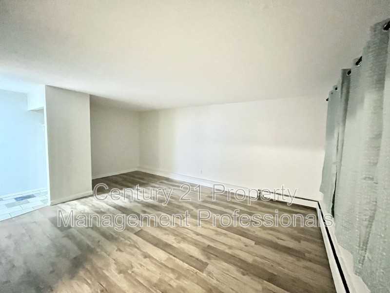 11832-105 Street Nw #101 - Photo 7 of 13
