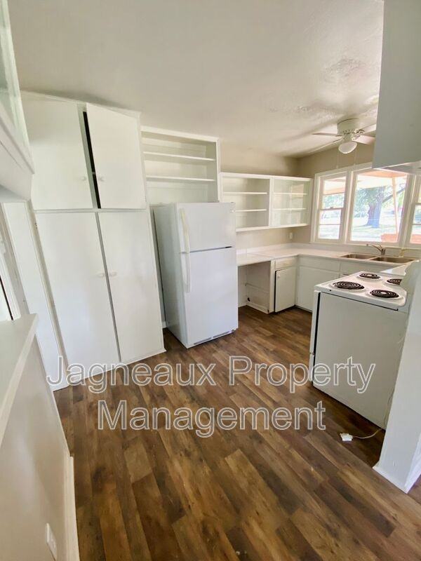 3566 Monroe St - Photo 5 of 13