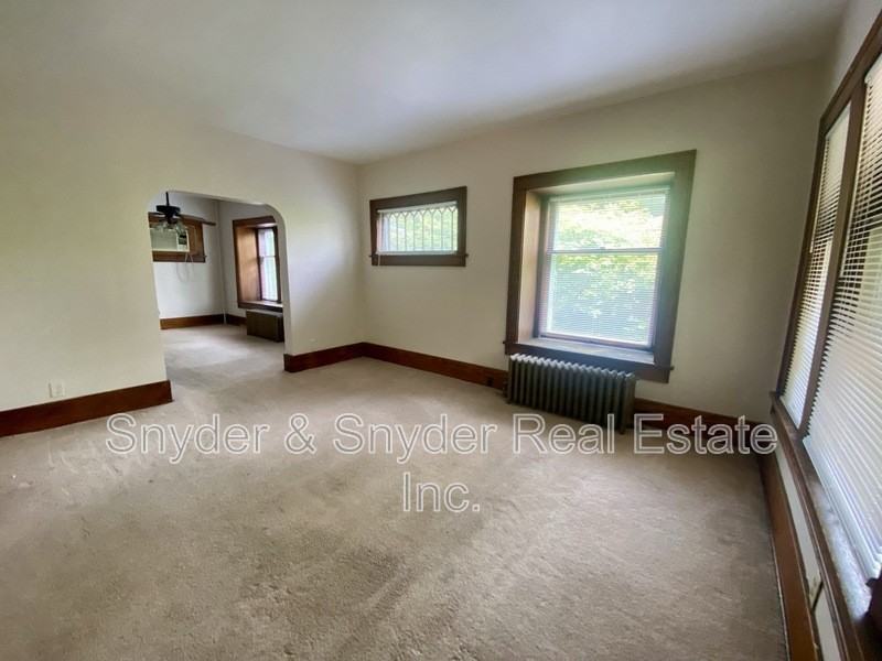 179 Oakdale Ave #1 - Photo 6 of 32