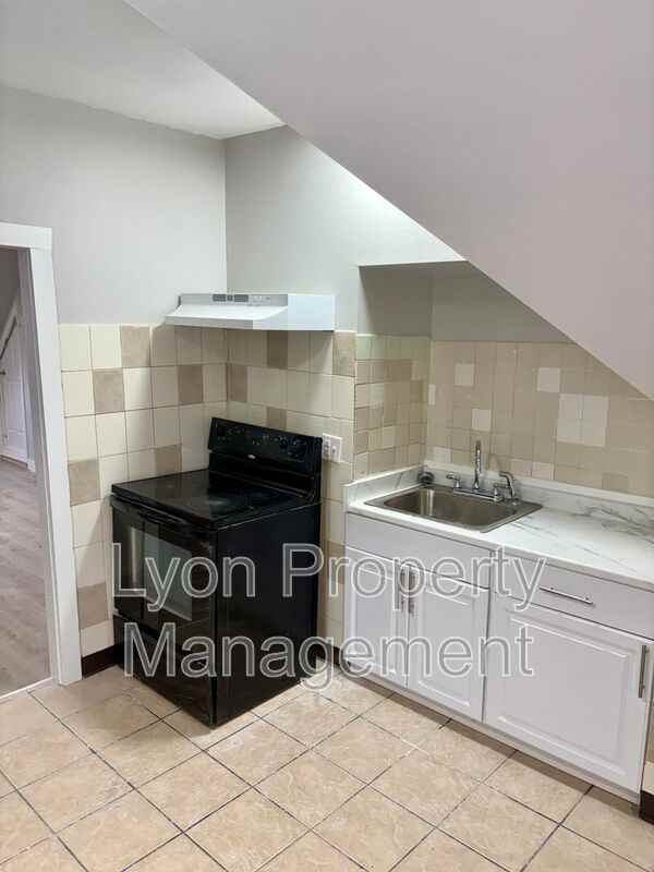 1225 Warren Ave #3 - Photo 2 of 17