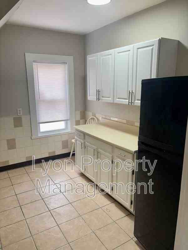 1225 Warren Ave #3 - Photo 3 of 17