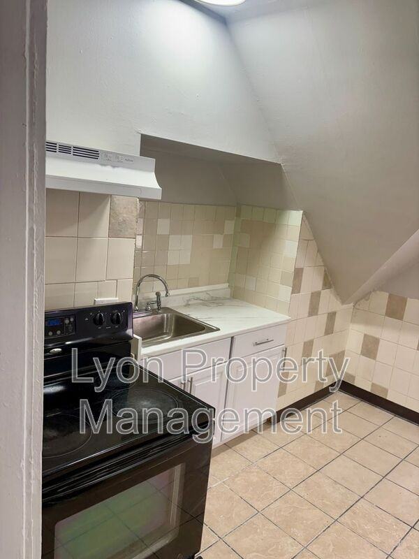1225 Warren Ave #3 - Photo 4 of 17