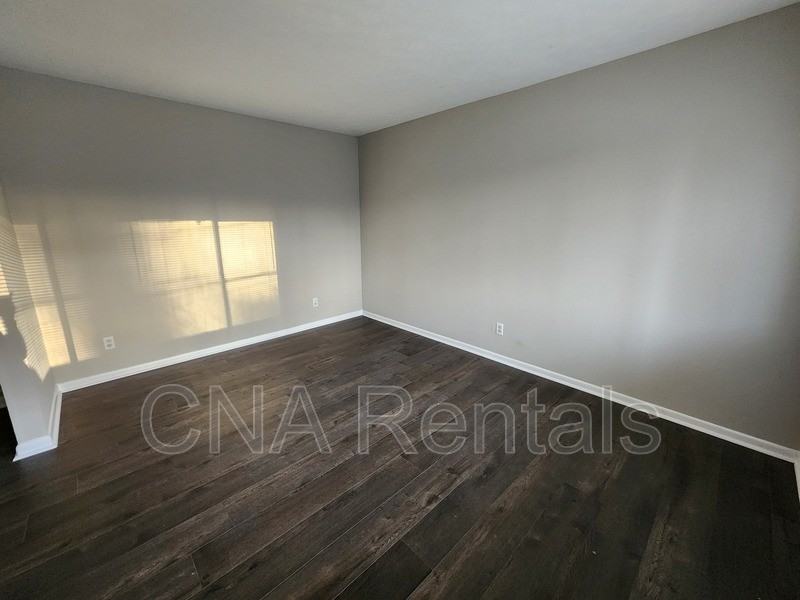 3146 Vandiver Dr - Photo 4 of 21