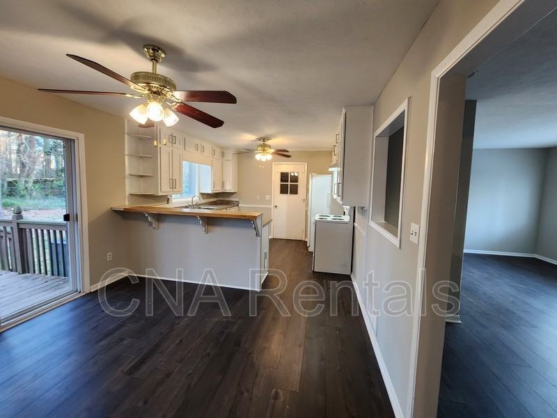 3146 Vandiver Dr - Photo 5 of 21