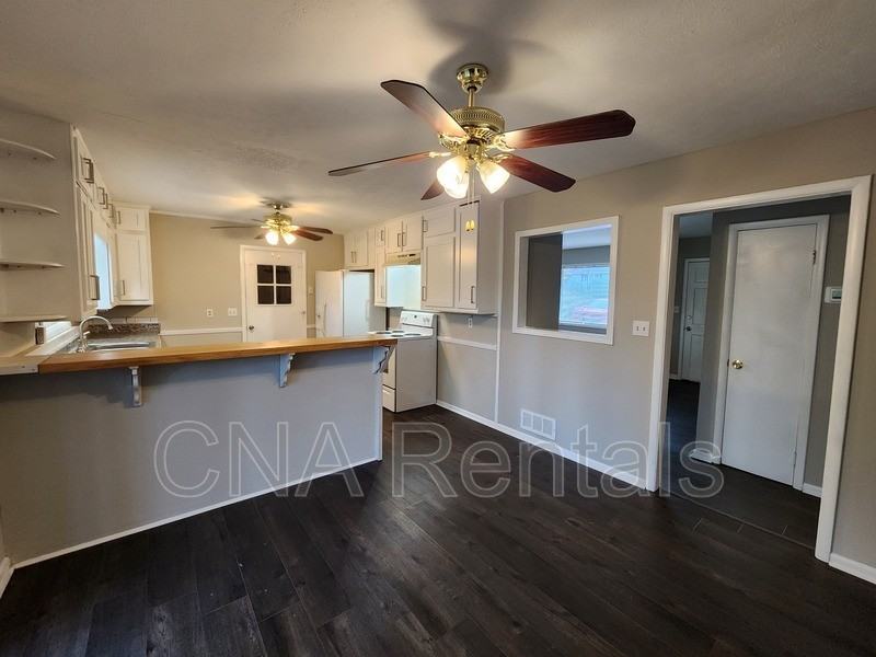 3146 Vandiver Dr - Photo 6 of 21