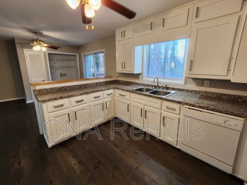 3146 Vandiver Dr - Photo 7 of 21