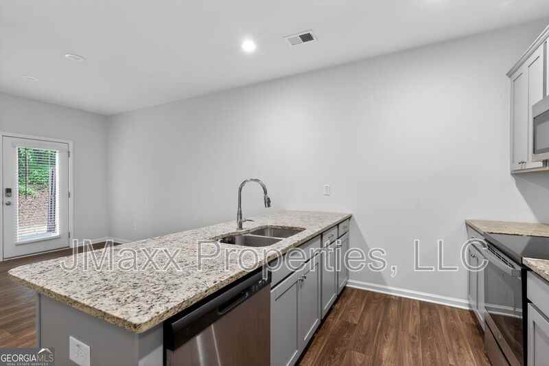 3122 Meadowstone Ln Sw - Photo 5 of 15