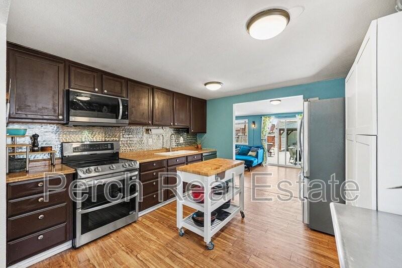 1595 W Maple Ave - Photo 2 of 23