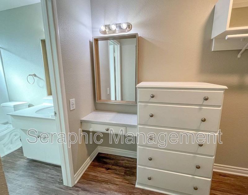 1058 Roewill Dr #9 - Photo 5 of 5